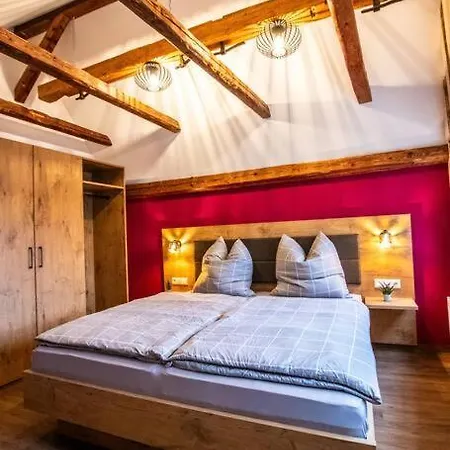 Torwaerterhaus Mit Geschichte